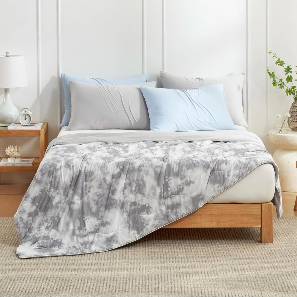 Cozy Bliss Cooling Comforter, Blanket for Hot Sleepers & Night Sweats, Grey -NWT